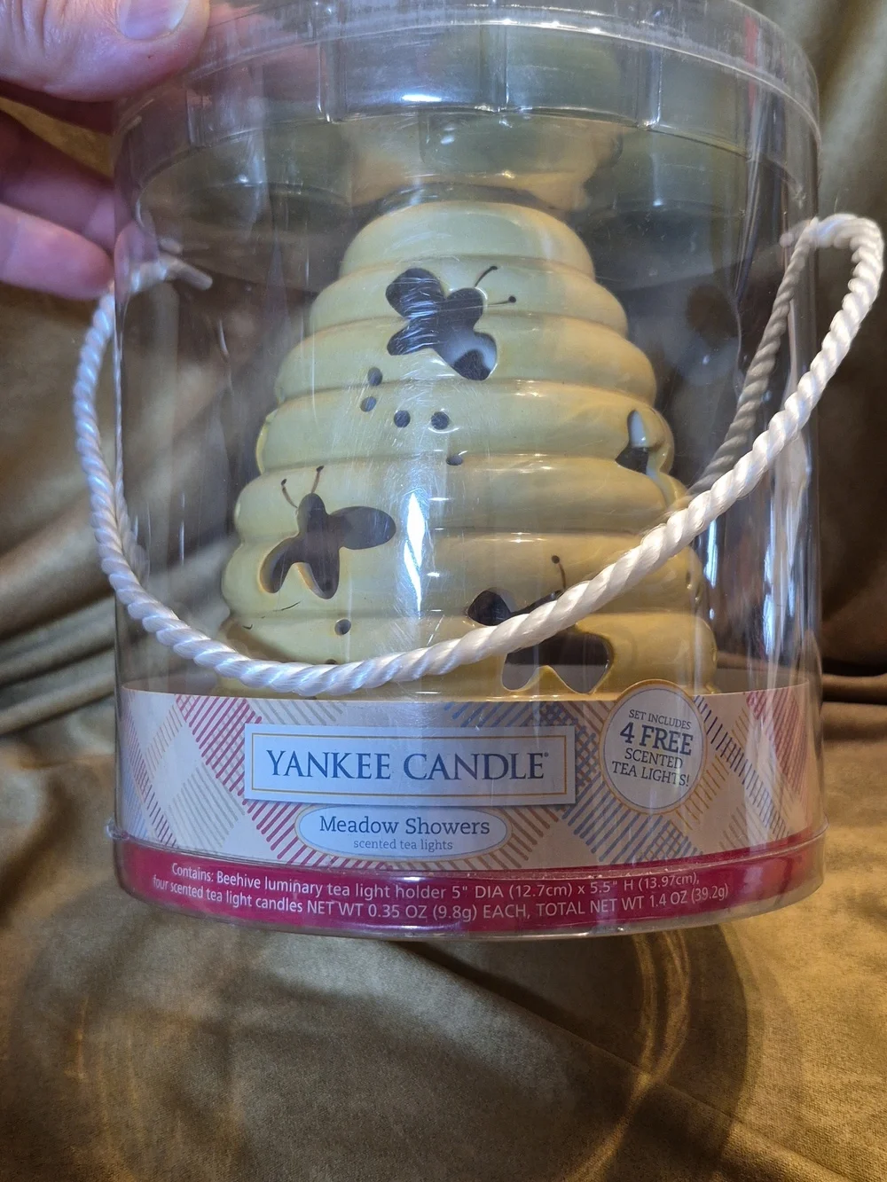 Yankee Candle•Beehive Luminary Gift Set•Meadow Showers Tea Lights (4) - Picture 2 of 8